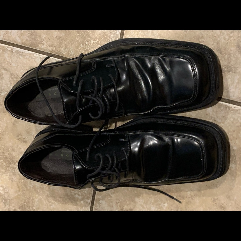 Kenneth Cole reaction dress shoes